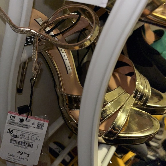 Heel - Picture 2 of 2